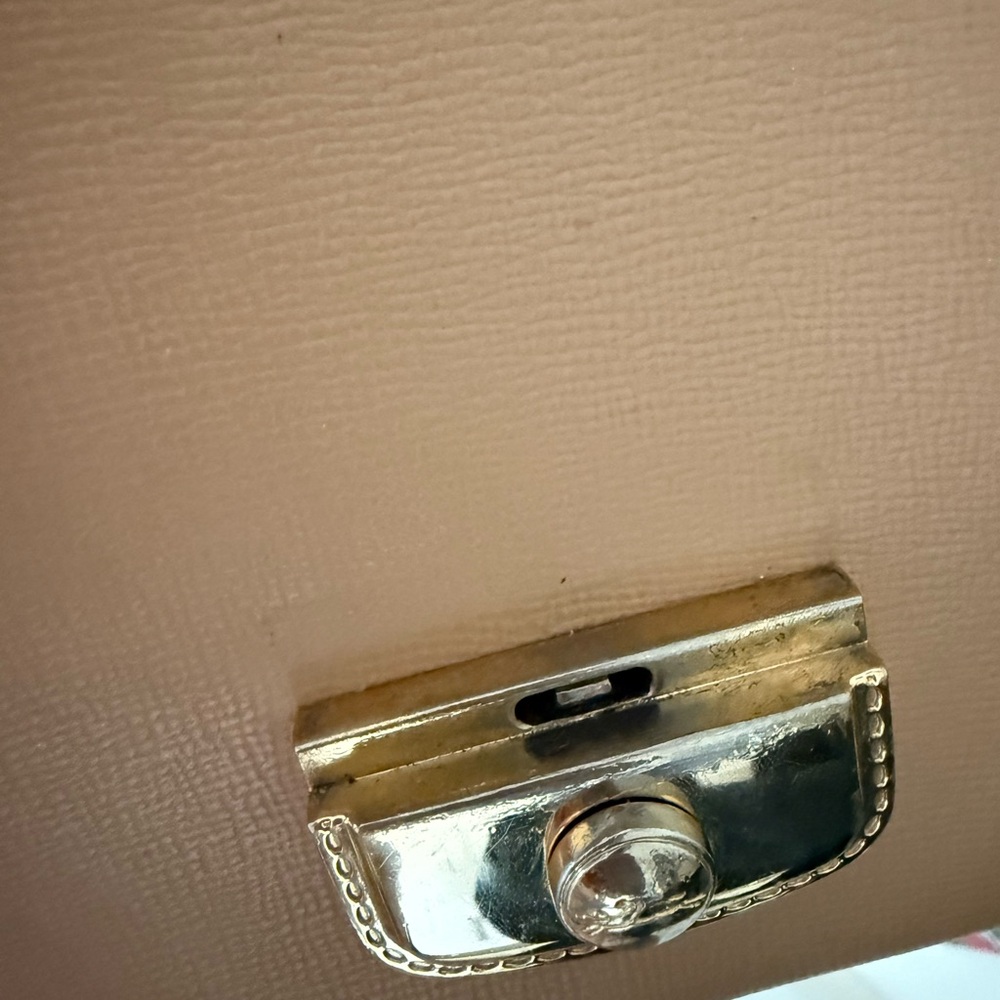 Longchamp Le Pliage Heritage Beige and Gold Crossbody Bag with Envelope Closure - Picture 8 of 10